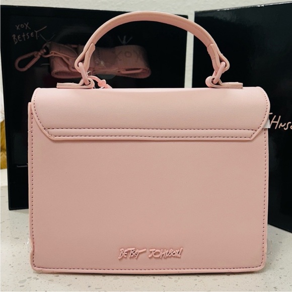 🆕🧸Betsey Johnson Gummy Bear Convertible Blush Handbag With Charm NWT - Picture 5 of 12